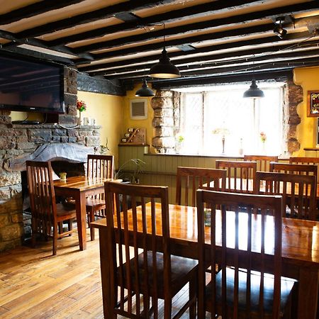 Отель Coach House Bentham Экстерьер фото