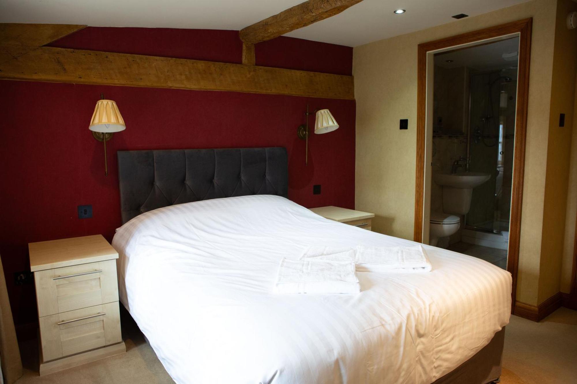 Отель Coach House Bentham Экстерьер фото