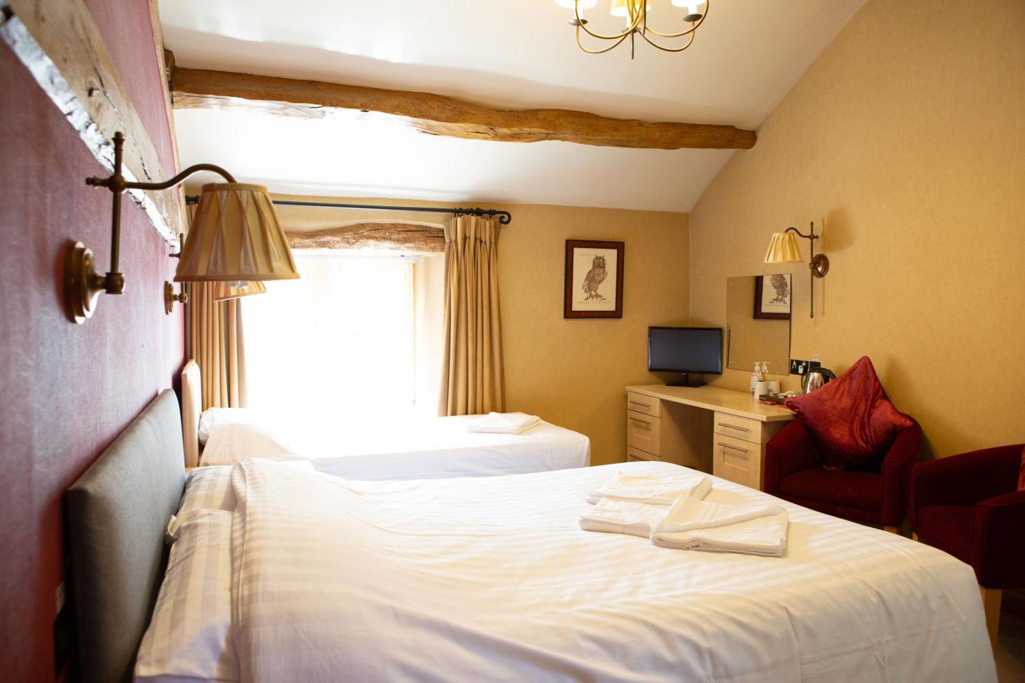 Отель Coach House Bentham Экстерьер фото