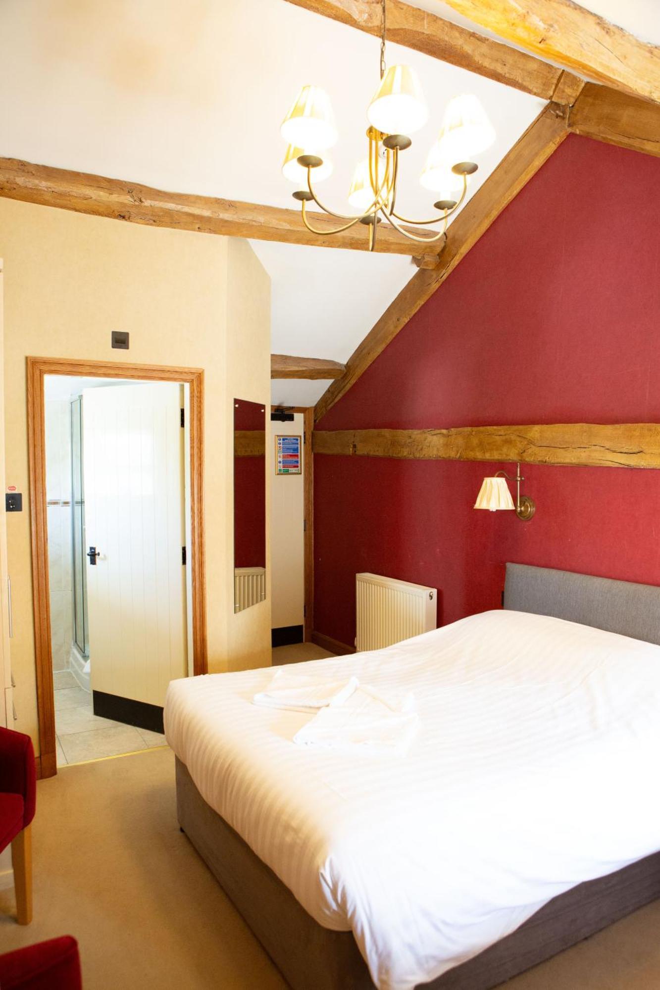 Отель Coach House Bentham Экстерьер фото