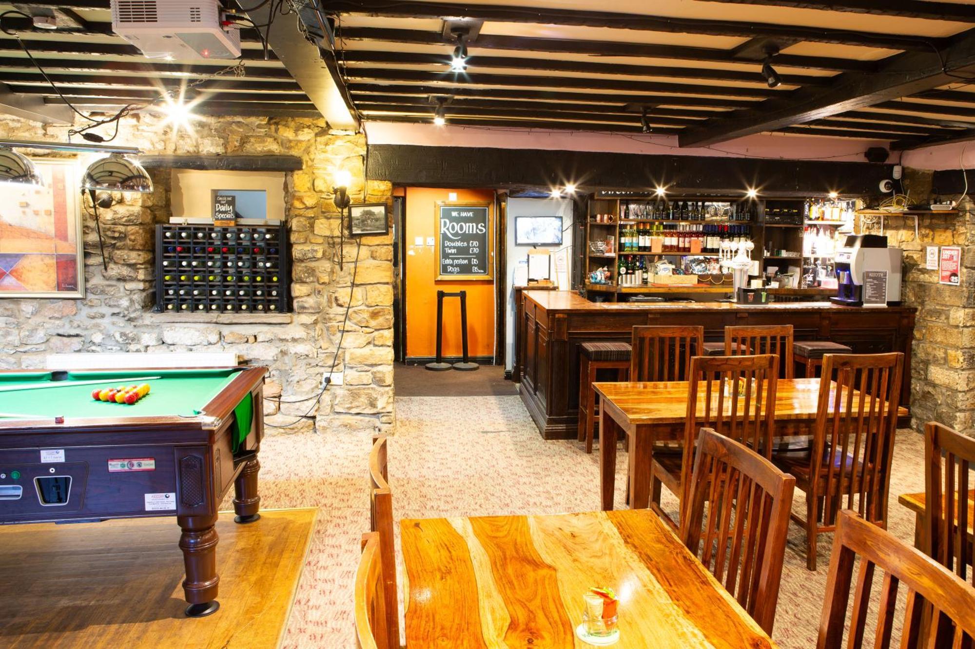 Отель Coach House Bentham Экстерьер фото