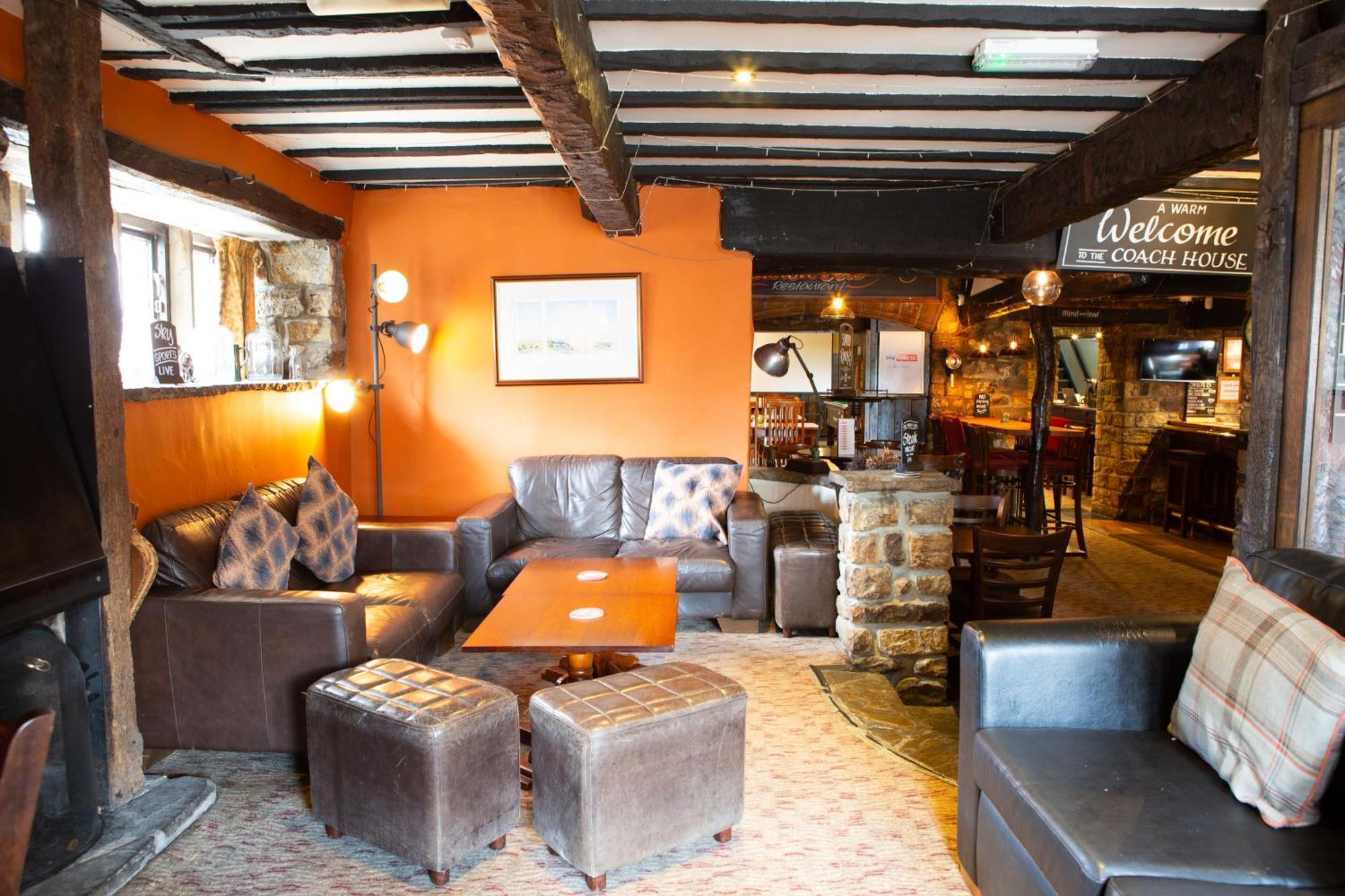 Отель Coach House Bentham Экстерьер фото